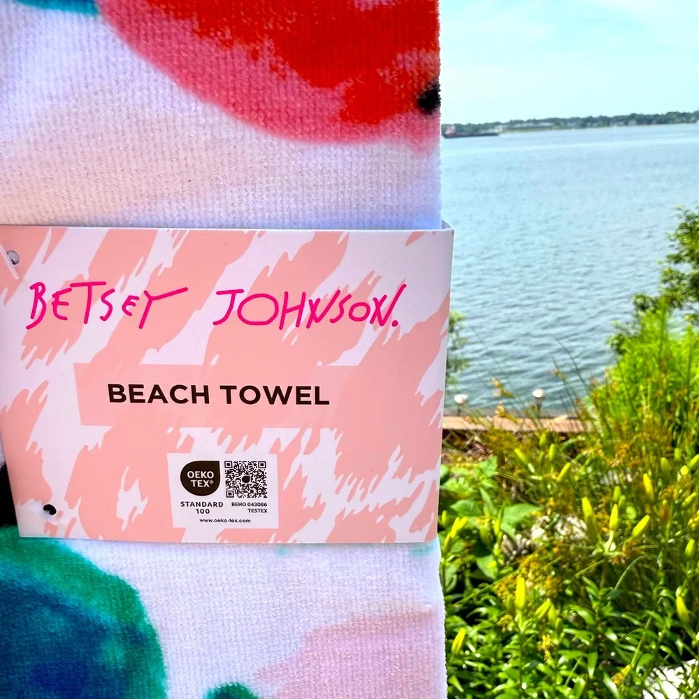 Betsey Johnson NWT Tropical Flamingo Beach Towel & Betsey Heart Sunglasses